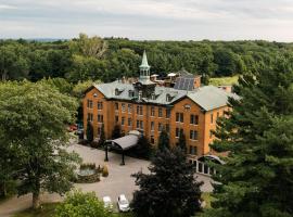 Hotel Montfort Nicolet, hotell nära Musee des Religions du Monde, Nicolet