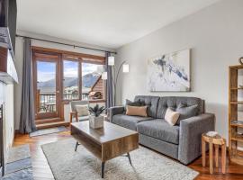 Alluring Mountain View Condo -Right In The Heart Of Downtown!! Hosted by Fenwick Vacation Rentals, hotel em Canmore
