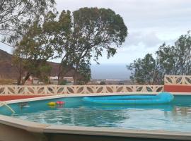 Flor de Loto Romantic Woodhouse casita camping, Hotel in Aguatona