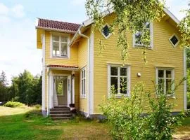 Historic Cottage by Lake Yngern