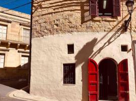 300yr old, self catering, tiny house in Victoria Centre, Gozo, hotel v destinaci Victoria