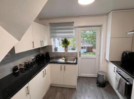 Cosy home in Rochester, sleeps 6, hotell sihtkohas Strood