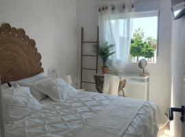 Rosamar 211 Los Cristianos Ocean Views, accessible hotel in Arona