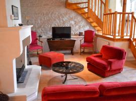 Gîte familial avec piscine chauffée, jardin privé et équipements bébé en pleine propriété viticole. - FR-1-653-18, hotel in Saint-Cybardeaux