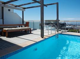 De Waterkant Great views with pool no loadshedding, villa in Cape Town