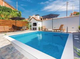 Holiday home Bianca with pool, παραλιακή κατοικία σε Sveti Petar