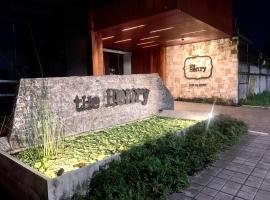 The Henry Hotel Roost Bacolod，巴科洛德新貝克魯機場 - BCD附近的飯店