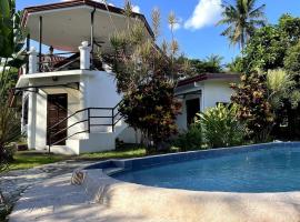 Charming 3-Bedroom Country Farm Home Pool ParkSprings Lipa, Hotel in Lipa