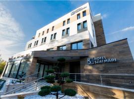 Hotel Szatmári & Étterem Jászberény, готель у місті Ясберень