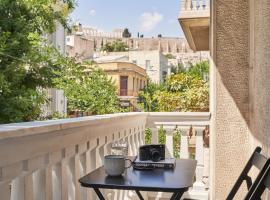 Sleeping with the Ancient Gods in Koukaki, country house in Athens