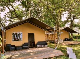 Glamping Les Arbres, Luxe Safaritent met zwembad, maison de vacances à Cronat