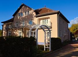 Seehotel Louise, hotel sa parkingom u gradu Gransee