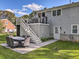 Hyannis Home with Spacious Yard, Fire Pit and Grill!, feriehus i Hyannis
