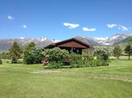 Pine Creek Cabin Livingston Montana، بيت عطلات في ليفينغستون