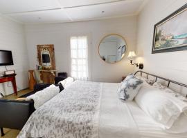 THE FARMHOUSE private apartments، فندق في يوفولا