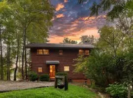Lakefront Blairsville Cabin with Deck and Dock!