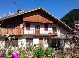 Appartement cosy 6 pers. avec balcon au village, proche parking et local à skis - FR-1-342-291
