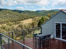 'Bear Cottage' an Eco Escape in the Hills of Riverlea