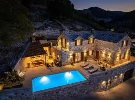 New Villa Ani! Traditional and luxurious 4-bedroom villa with heated pool and sea views