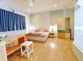 97 Merryland Apartments & Hotel, hotel pro pobyt s domácími mazlíčky v destinaci Ban Bang Samak