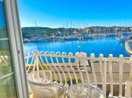 Seafront captain apartment
