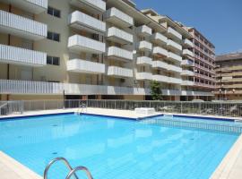 Bright studio for 4 guests with swimming pool, hotel in Porto Santa Margherita di Caorle