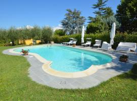 Attractive villa in Marsciano Perugia with a pool, מלון במרשאנו