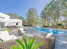 Beautiful villa with Private Wood, מלון ידידותי לחיות מחמד בסנטה גרטרודיס