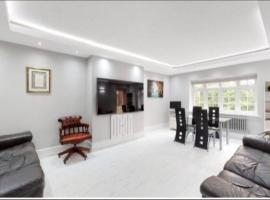 9 Brentwood Lodge, chalet i London