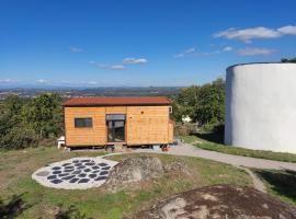 TinyHouse Rossas, hotel con estacionamiento en Santa Comba de Rossas