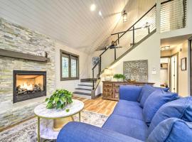 Chic Brevard Cabin - Nature, Trails, & Water!, hotel di Brevard