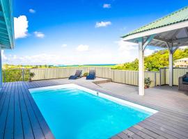 Magnifique villa piscine, vue mer, 8 km plages, hytte i Le François