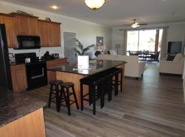 Lower Level Condo B-2 with Dock, hotel in Hollister