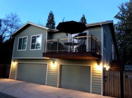 King Bed-Sunset Loft-Newly Built in Old Folsom, cottage in Folsom
