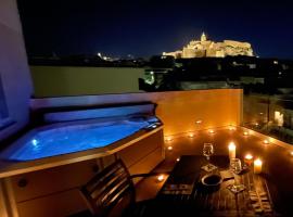 Cittadella View Penthouse with Jacuzzi, hotel Victoriában