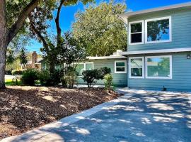 Uniquely styled home minutes to Downtown Sac!, casa o chalet en West Sacramento