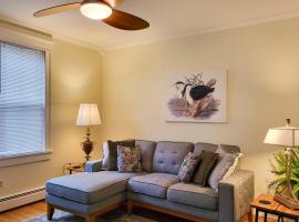 Walk to Lake Superior: Ontonagon Home w/ Fire Pit!, hotel v destinaci Ontonagon