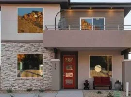 Majestic Zion Cottage with hot tub in Hildale