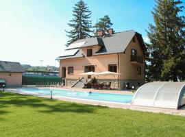 Villa for 20 people with Jacuzzi and Large Pool, cabaña o casa de campo en Mikulovice
