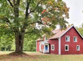 Beautiful Home In Älmhult With Kitchen