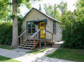 Adorable and Cozy Bungalow, holiday home in Great Falls