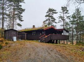 3 Bedroom Stunning Home In Hornnes, hotel with parking in Hornnes