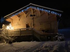 Cosy chalet with garden, skíðasvæði í Notre-Dame-de-Bellecombe