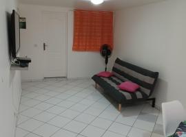 Petit cocon, self-catering accommodation in Les Abymes