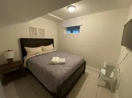 Yorkmills and Bayview !C Cozy & Stylish Private Bdr with Shared Bathroom