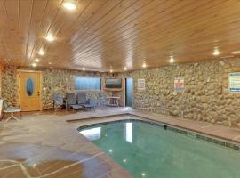Newly Designed 2 Bedroom cabin with indoor pool, villa Sevierville-ben