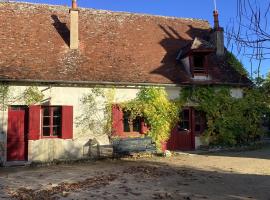 Pleasant cottage in Le Veurdre with private garden, hotel in Le Veurdre