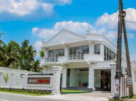 Hotel Remaco، فندق في كاتوناياكى