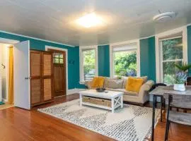 Large funky 2 or 3 bedroom unit in prime location