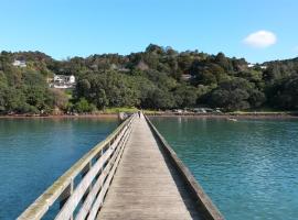 Cornwallis Palms: Auckland, Manukau Heads Deniz Feneri yakınında bir otel